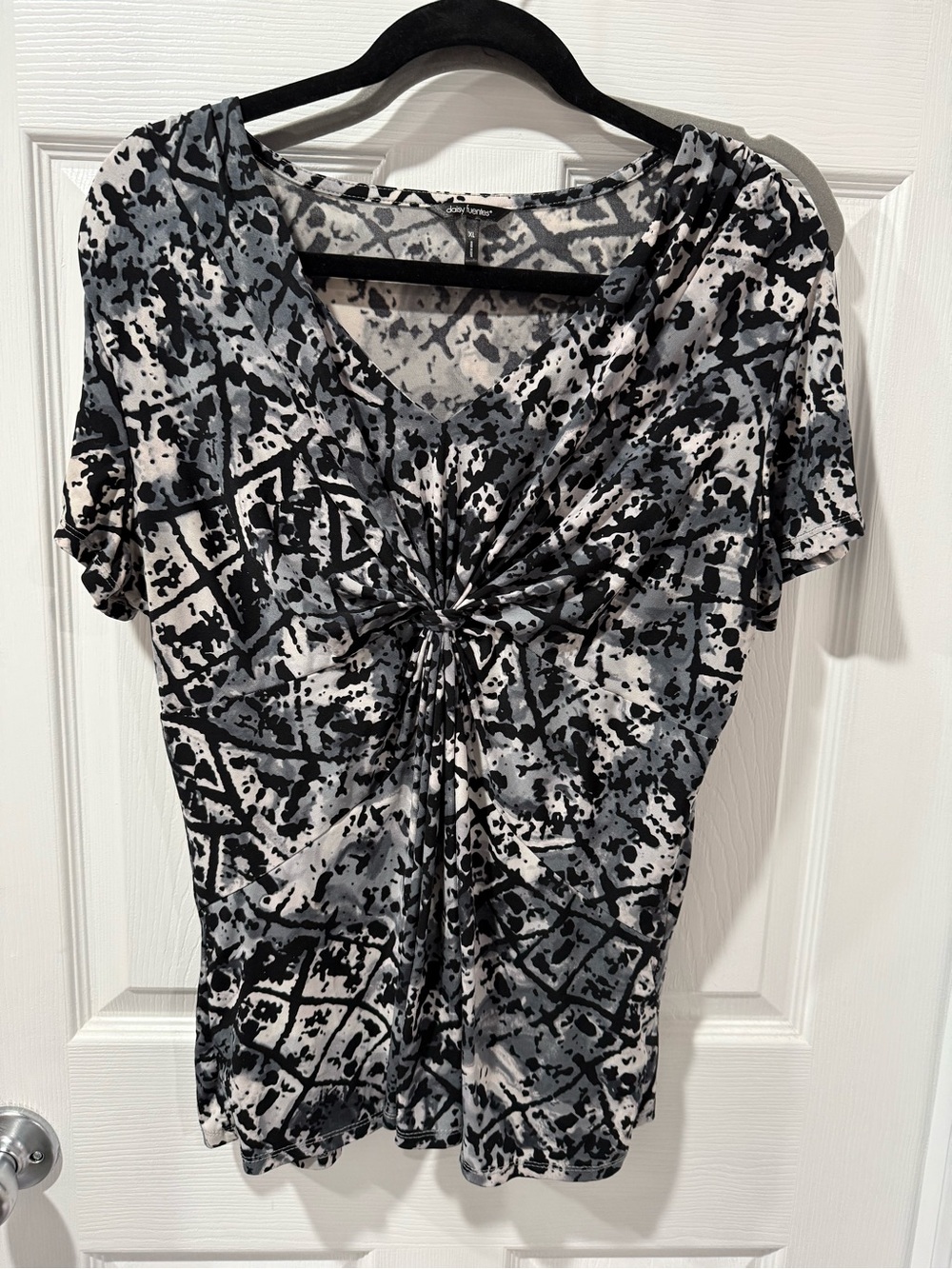 Daisy Fuentes Black & Gray Twist-Front Short Sleeve Tee